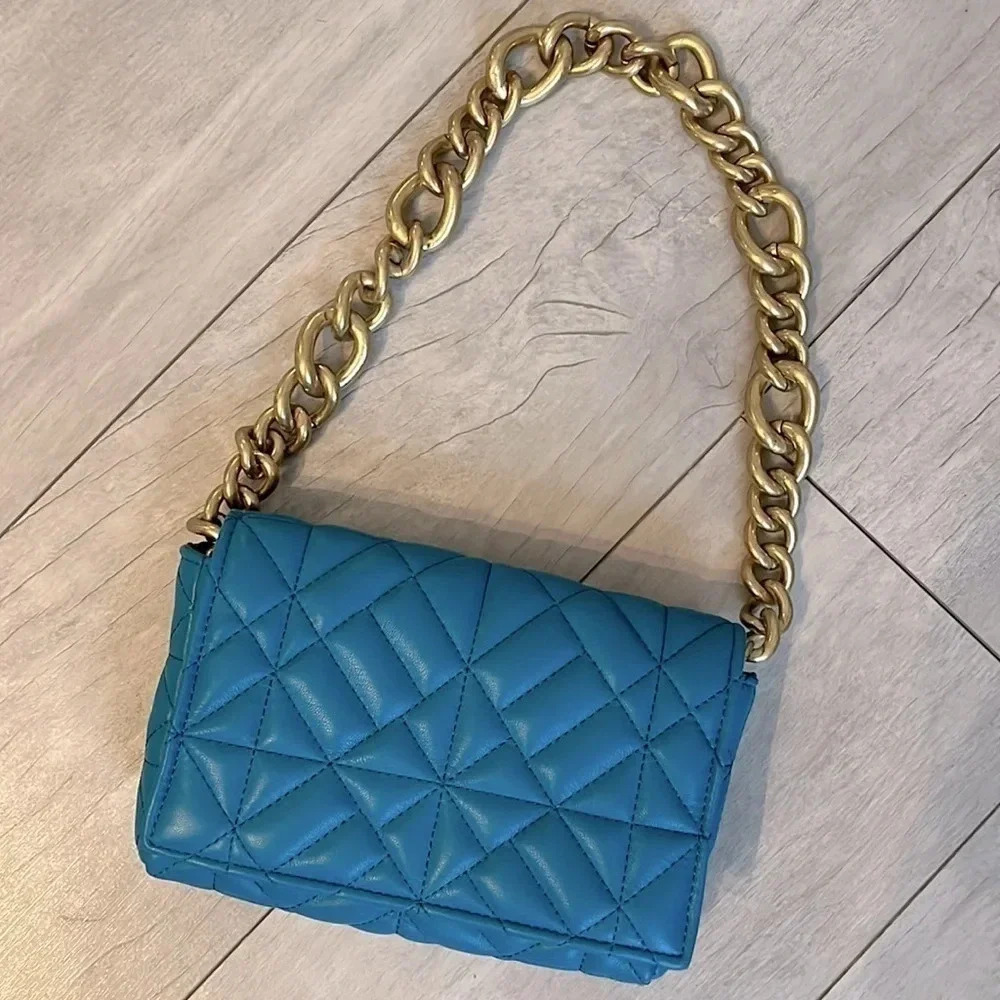 ZARA NWOT Quilted Leather Heavy Brushed Gold Chain Shoulder Bag